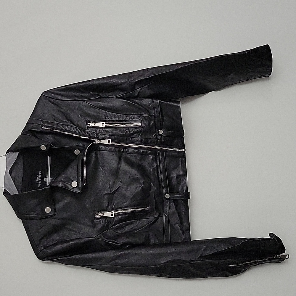 NWT Urban Outfitters Cropped Black Moto Faux Leather Jacket Size Medium